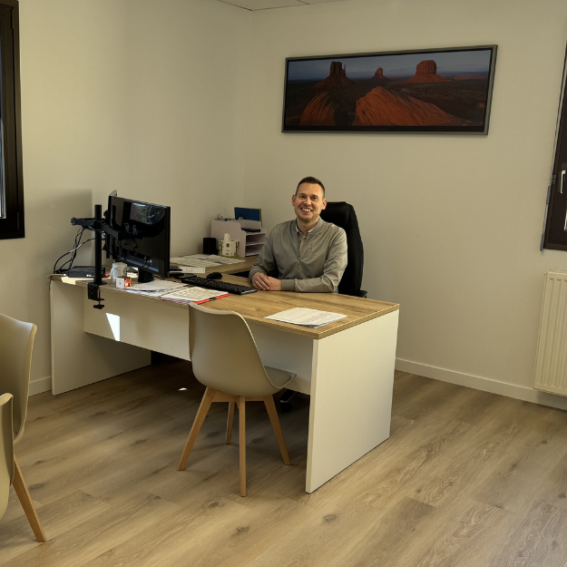 Photo d'un de nos collaborateur chalonnais au bureau